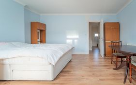 Cozy London Rooms